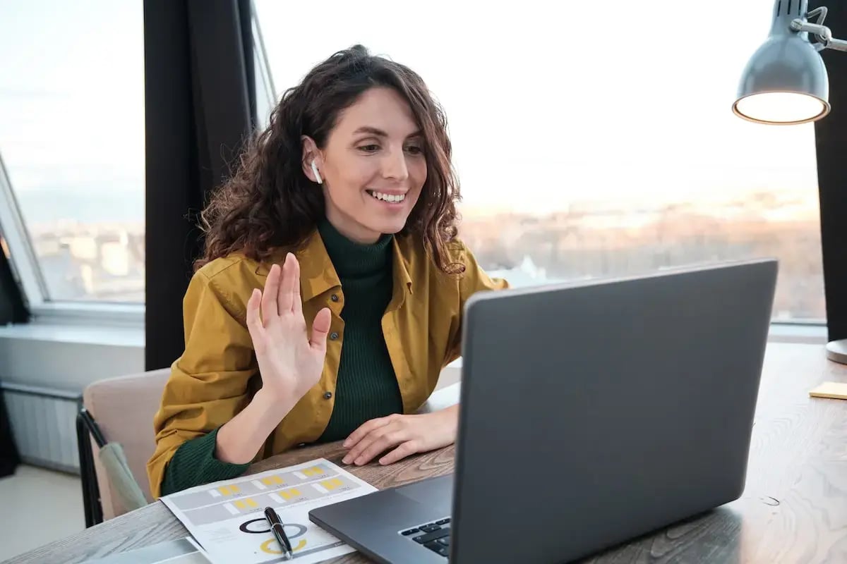 talking-online-with-laptop